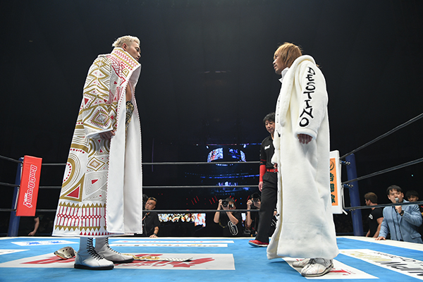 Kazuchika Okada and Tetsuya Naito before their match at NJPW Wrestle Kingdom 14