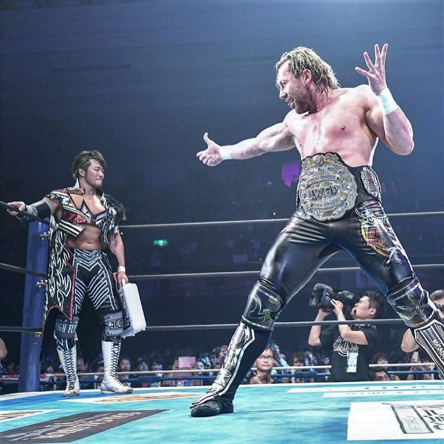 Kenny Omega facing down Hiroshi Tanahashi just moments before their match at Wrestle Kingdom 13 for the IWGP Heavyweight Championship.
